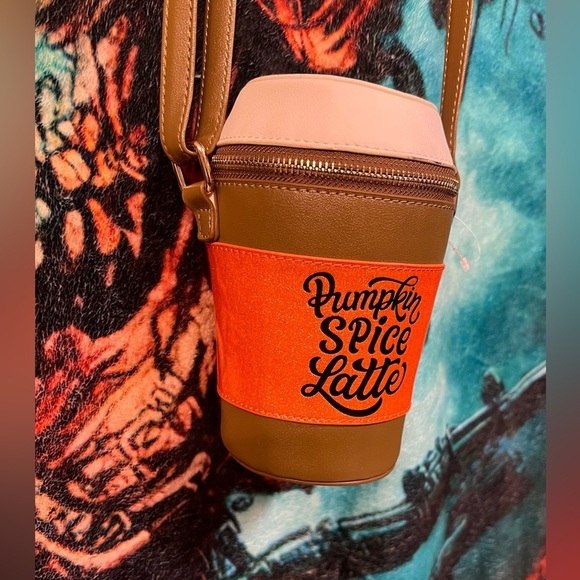 🎃🖤NWOT-MAD ENGINE SUPER CUTE “ PUMPKIN SPICE LATTE CUP” CROSBODY🖤🎃 - Picture 6 of 11